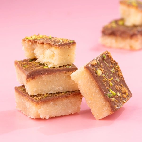 Biscoff & Pistachio Basbousa - 250 Gm
