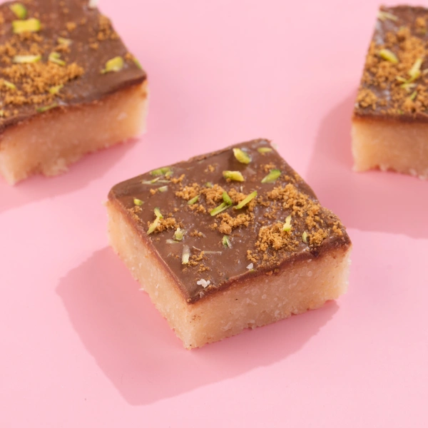 Biscoff & Pistachio Basbousa - 250 Gm