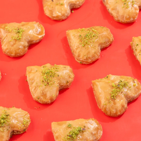 Cashew & Almond White Heart Baklava - 250 Gm