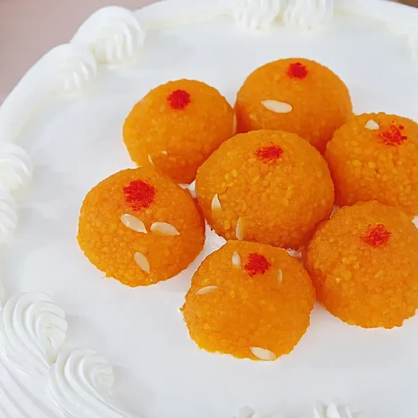 Celebratory Motichoor Laddoo Eggless Cake - 1 KG