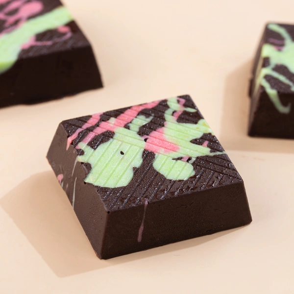 Mini Couverture Pistachio Kunafa Bar - 250 Gm