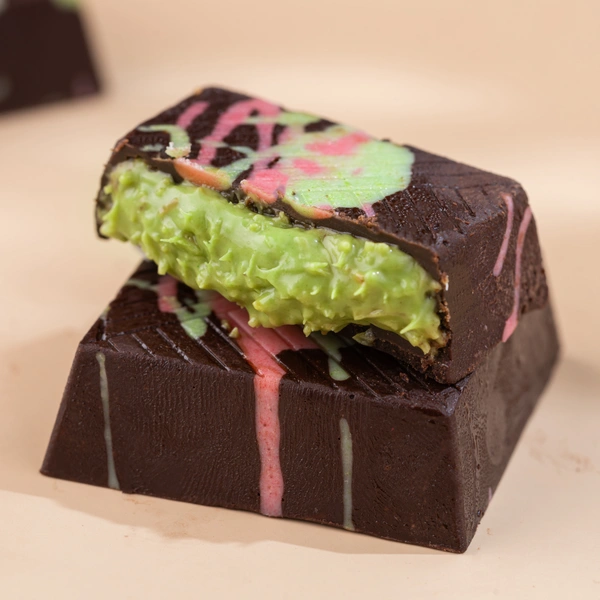 Mini Couverture Pistachio Kunafa Bar - 250 Gm