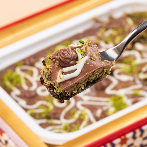Pistachio Kunafa Chocolate Fudge - 280 Gm