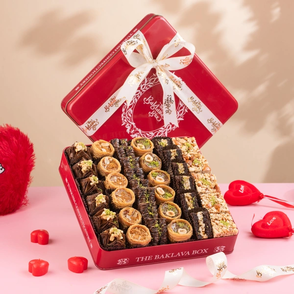 Red Tin Assorted Baklava Box With White Ribbon - 1 Kg
