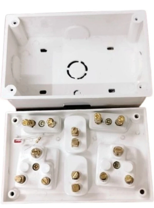 6 Amp Bod 3 Pin + 2 Pin 4x4 - White