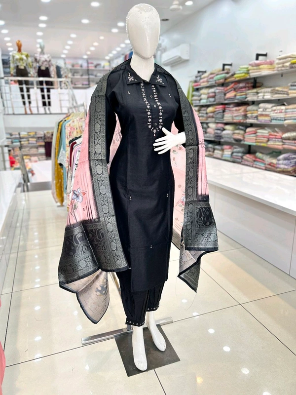 Mukhi Pathani Suit - M