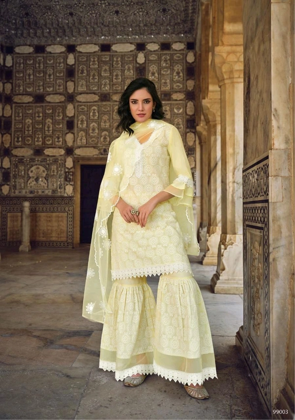 Mukhi Garara Suit - L