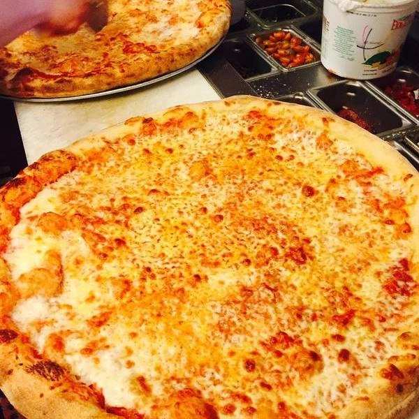 Plain cheese pizza 