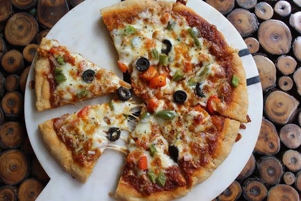 Noorani Corner Veg Cheese Pizza 