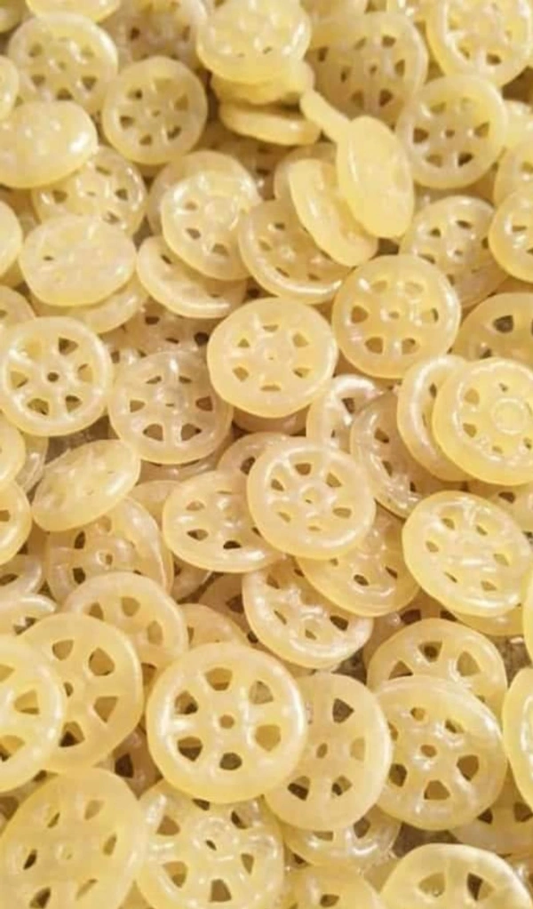Wheel Shape Fryum, Packaging Size: 25 Kg