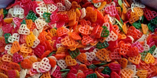 Heart Shape Fryum, Packaging Size: 25 Kg - Coloured