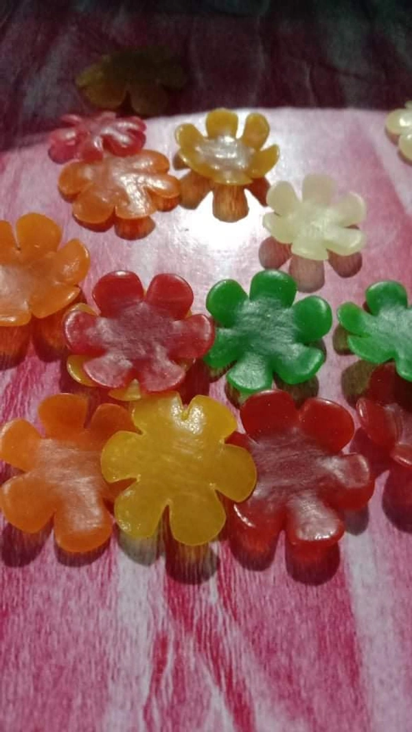 Flower Shape Fryum, Packaging Size: 25 Kg - Coloured