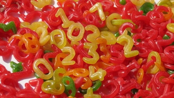 Numeric/0-9 Design Fryum, Packaging Size: 25 Kg - Coloured