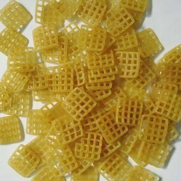 Net Shape Fryum, Packaging Size: 25 Kg - Plain