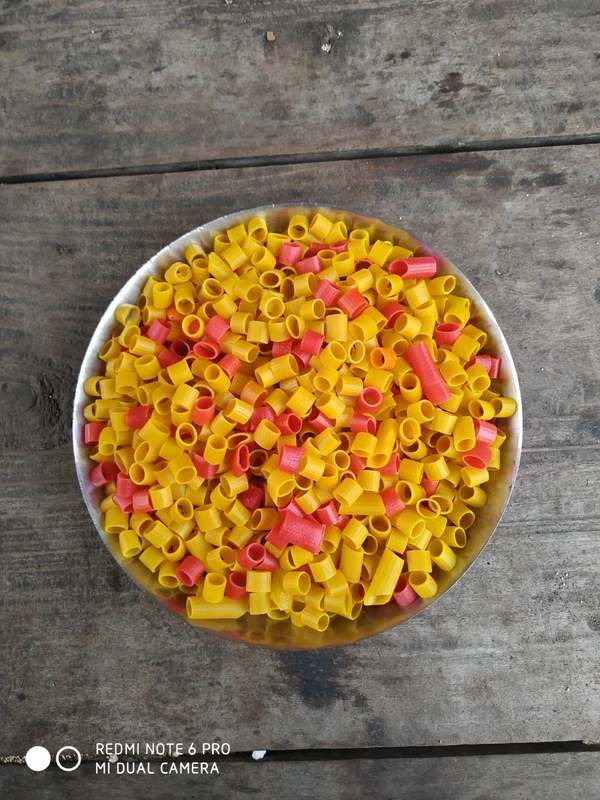 Nali/Pipe Shape Fryum, Packaging Size: 25 Kg - Small Size, Coloured