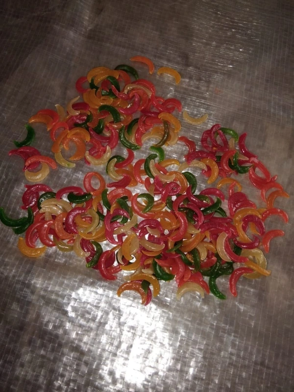 Moon Shape Fryum, Packaging Size: 25 Kg - Colured