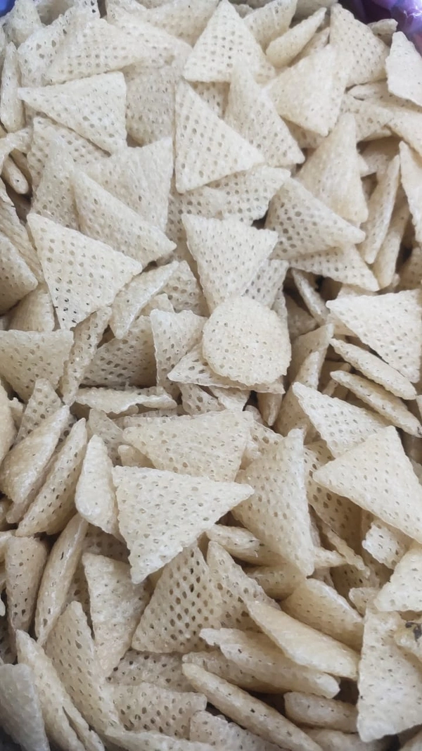 Triangle Shape 3D Fryum, Packaging Size: 15 Kg - White