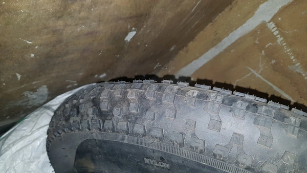 BedRock Fat Tyre 26.5×4.0 - Black, 27×4.0