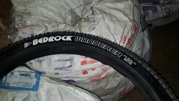 BedRock 27.5×2.10 - Black, 27.5×2.10