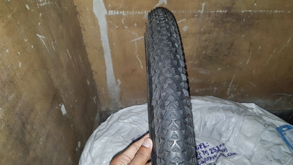 BedRock 27.5×2.10 - Black, 27.5×2.10