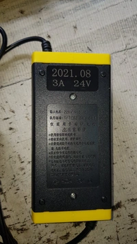 24v 3A Charger Lithium ion BATTERY  - Black and Yellow, Normal