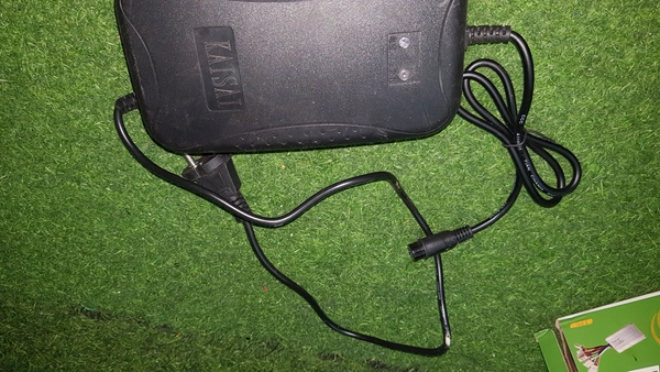 36v 5a Lithium ion BATTERY Charger  - Black, Normal