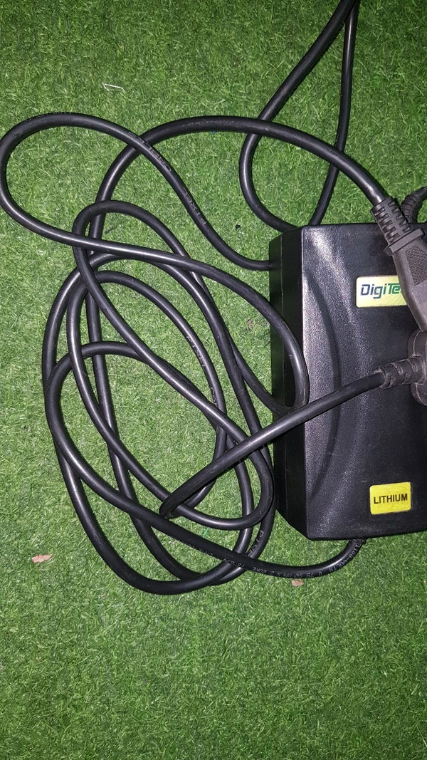 48v Lithium 5ah BATTERY Charger  - Black, Normal