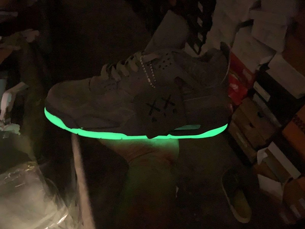 Jordan AIR 4 Retro KAWS - 41