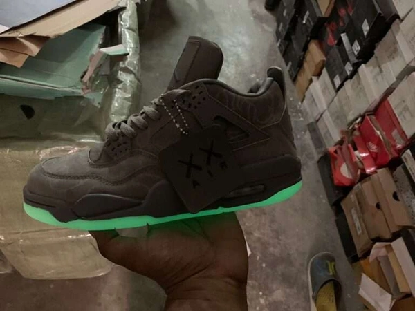 Jordan AIR 4 Retro KAWS - 41