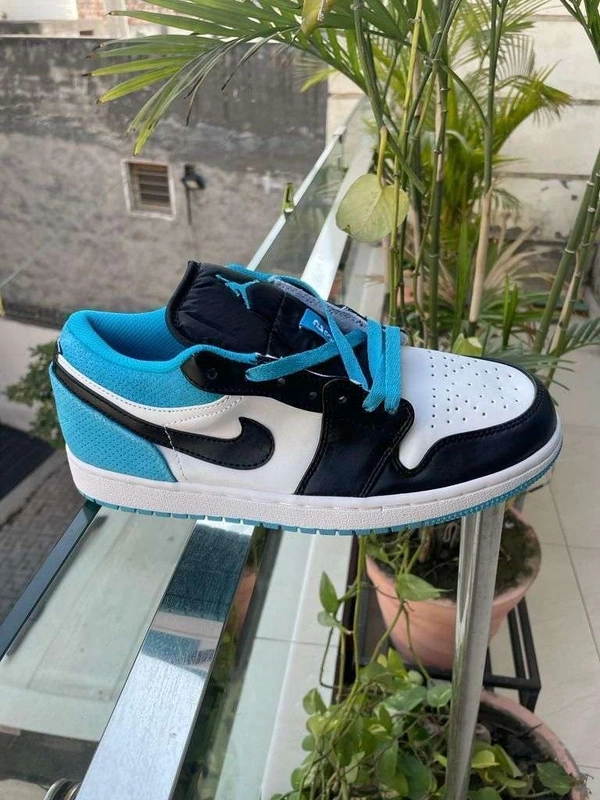 Nike AIR JORDEN A1 - 42