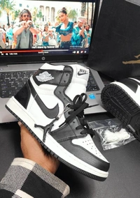 air jordan 1 panda shoe - 42uk8