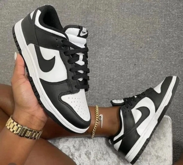 NIKE PANDA LOW DUNK - 42uk8