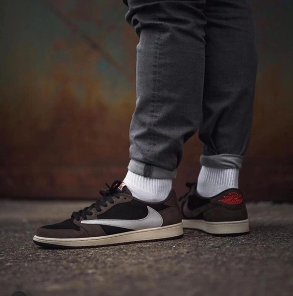 Travis Scott reverse mocha shoe - 42uk8