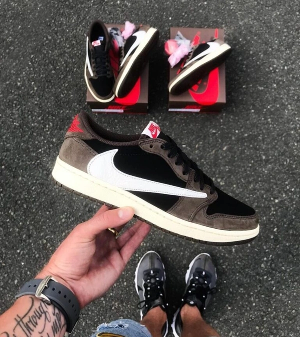 Travis Scott reverse mocha shoe - 42uk8