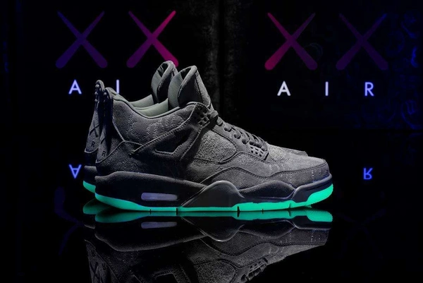 Jordan Kaws glow in dark snekers - 43uk8.5