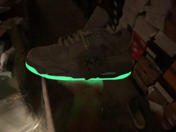 Air jordan kaws first replica shoes - 42uk8