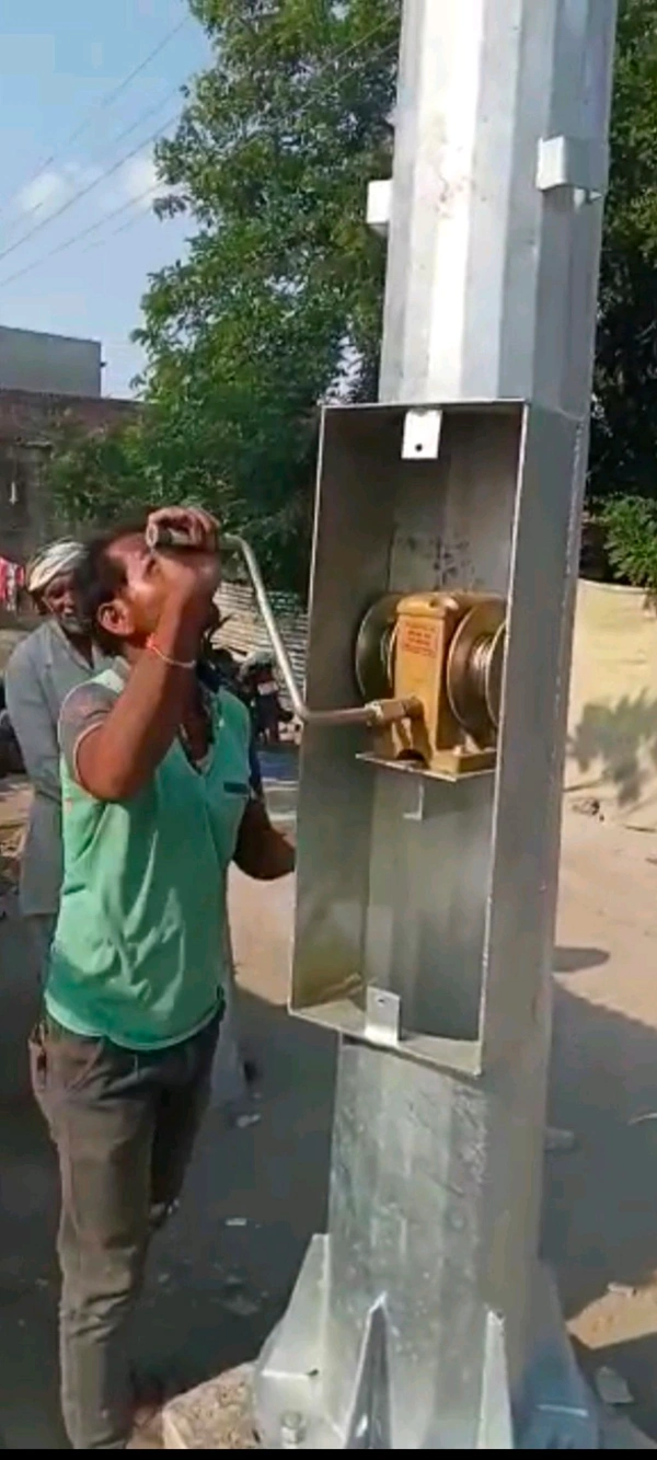 Solar High Mast Winches System