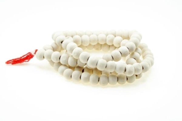 Tulsi Beads Mala for Jaap / Pooja Mala/ Necklace chain Off White Color For man / women Wood Chain Set