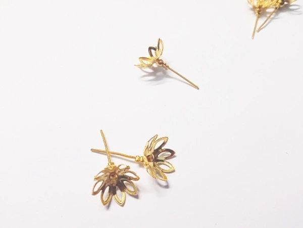 108 Astothrum Gold Plated Lotus Flowers For Laxmi Pooja 