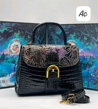 VERSACE. | Ladies Bags.  |Luxurybrandzone |
