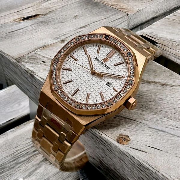 Audemars Piguet | Luxury Gold Colour | Luxurybrandzone| 