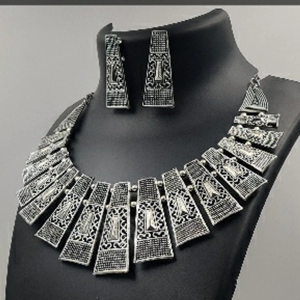Silver Modern Design Neckpeice With Earing