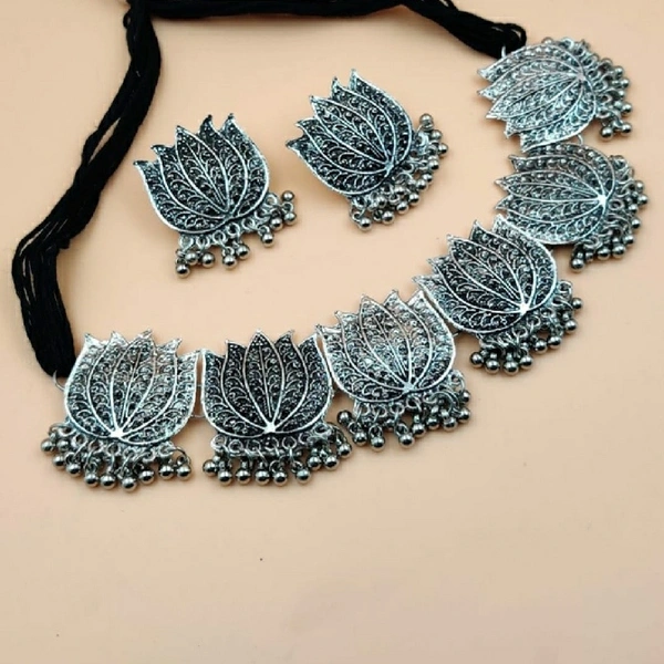 Lotus Design Silver Neckpeice With Earing