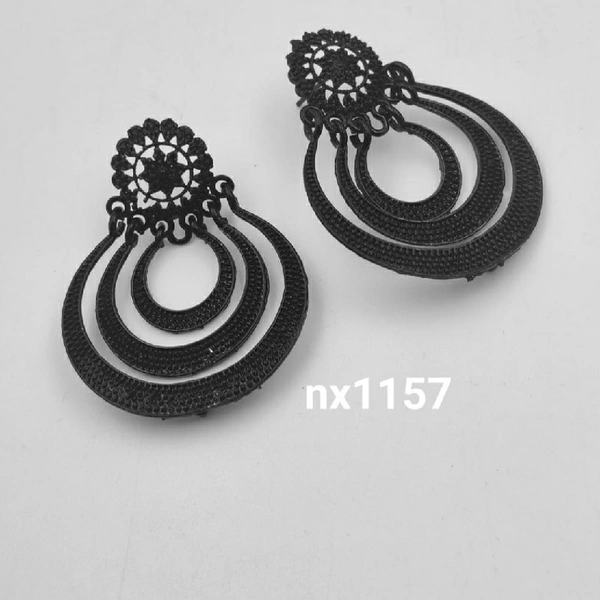 Black Metal Short Earing