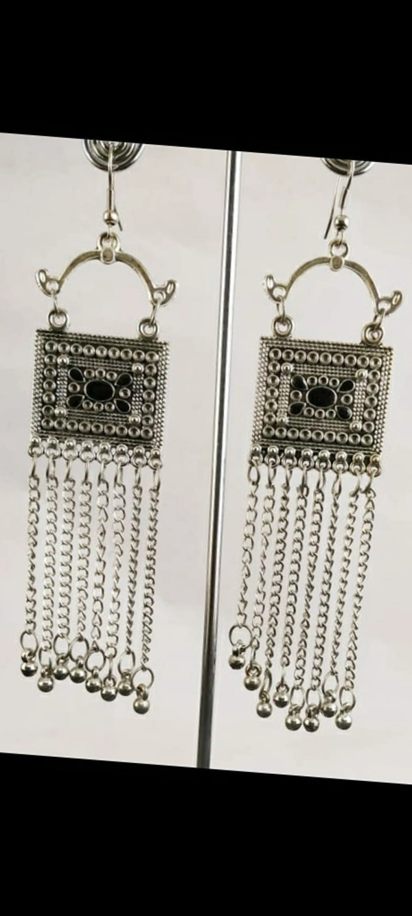 Black Dot Square Design Earing