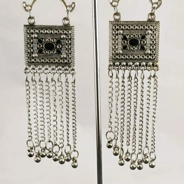 Black Dot Square Design Earing