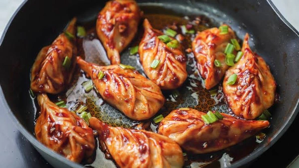 (De Medrid) Veg momos - chilly