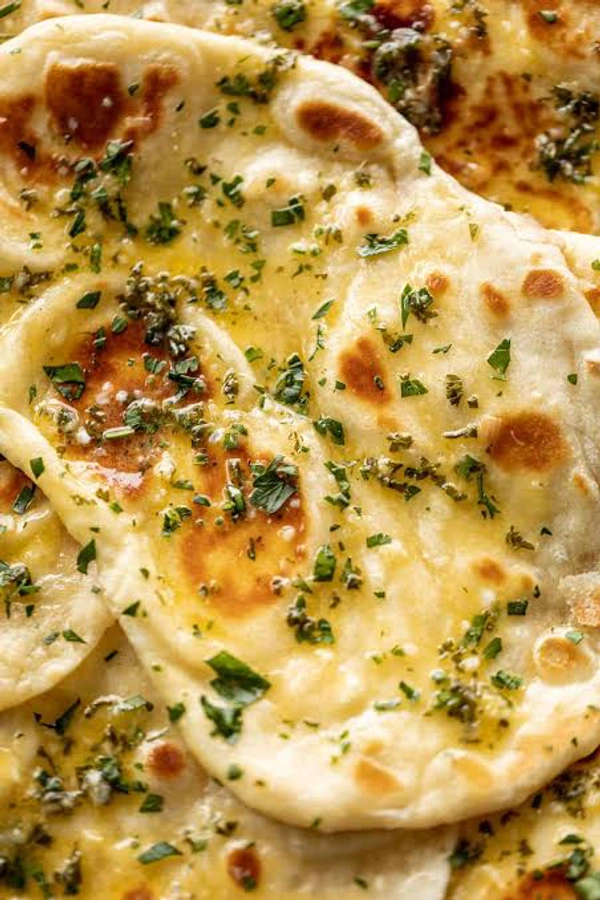 (De Medrid) Garlic Naan
