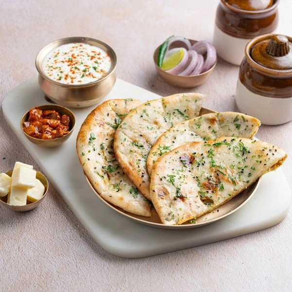 (Halwai'z) Aloo Kulcha