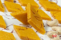 Uno Touch Sp. Kesar Kaju Katri - India, Non Returnable, 250gm.